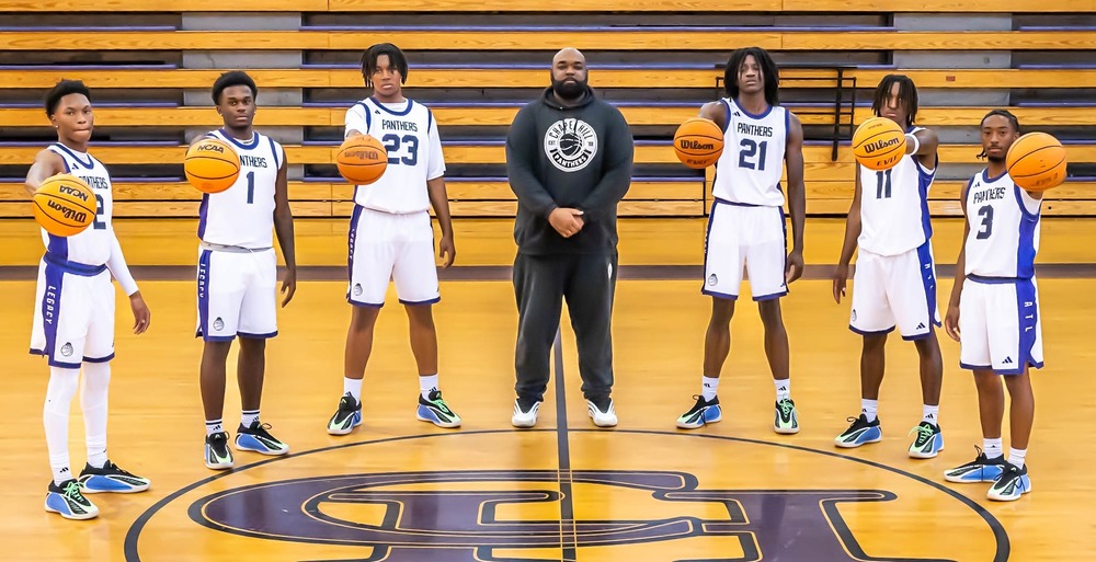 Chapel Hill boys basketball team photo