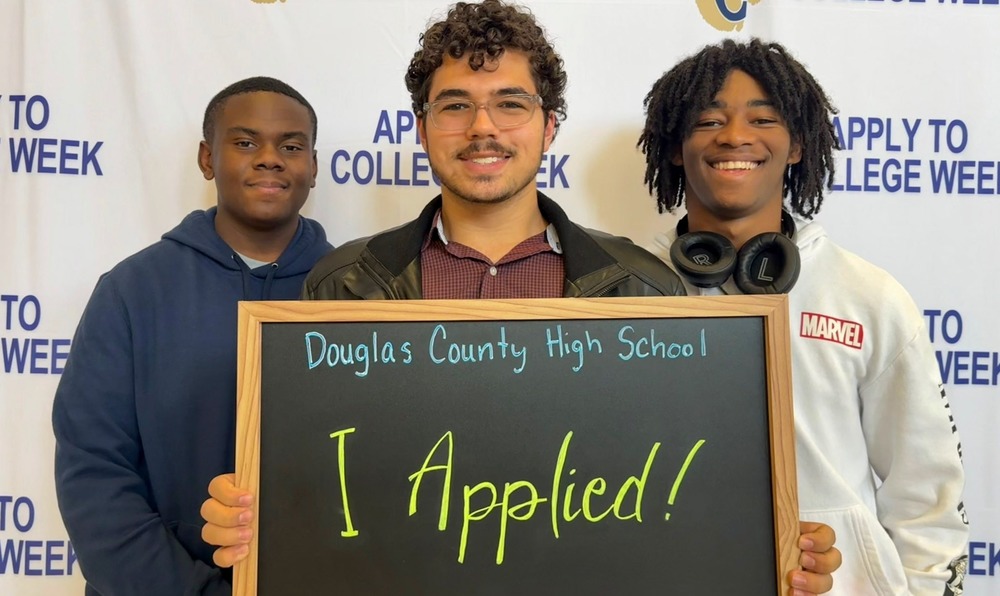 DCHS students hold up an "I Applied" sign.