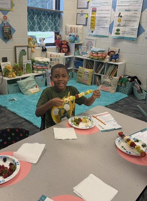 children eating fruit kabobs
