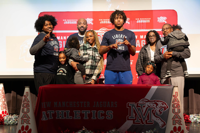 Jakobe DeJesus as he signs with Liberty