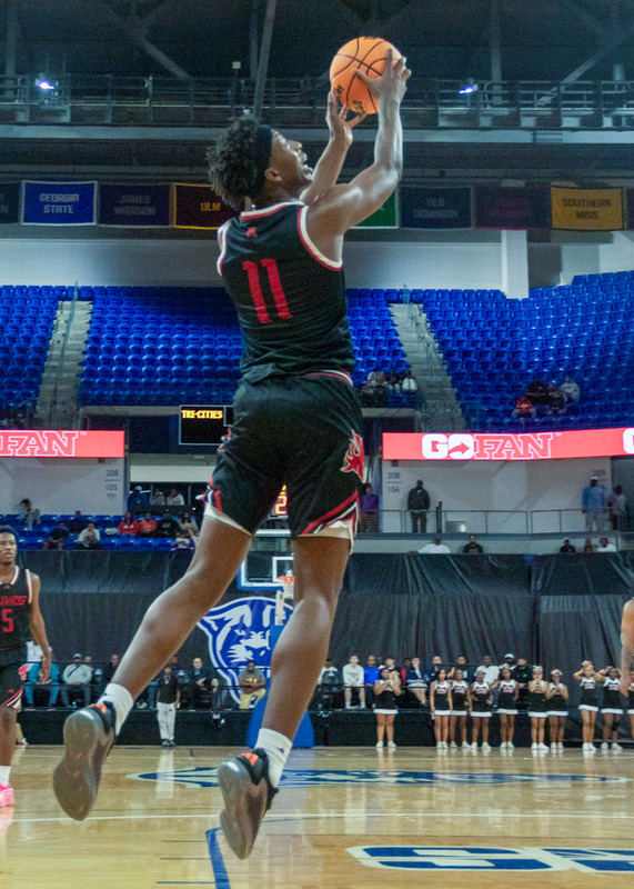 Marquise Leslie takes a shot during the semifinals