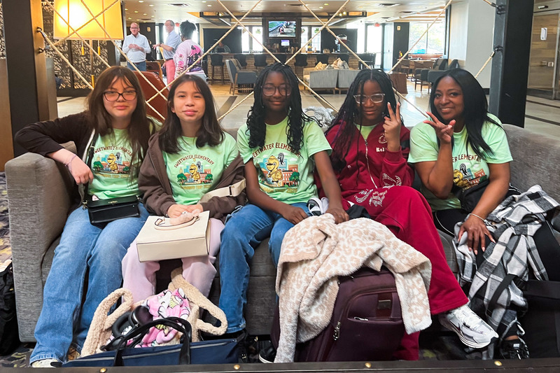 Group of Sweetwater students at their hotel in Savannah.