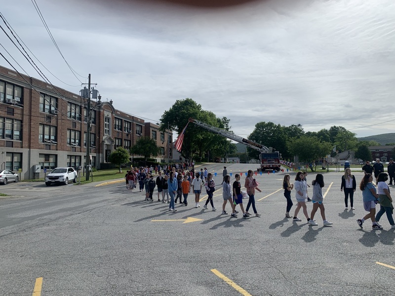 Students outside of DES for Memorial Day event