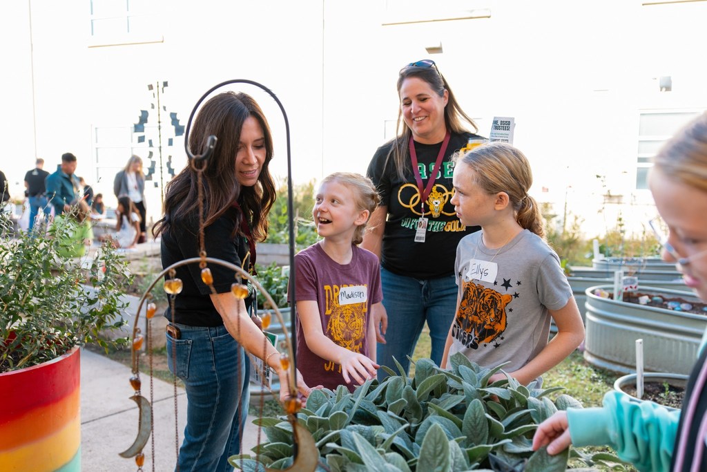 Board visits Rooster Springs Elementary