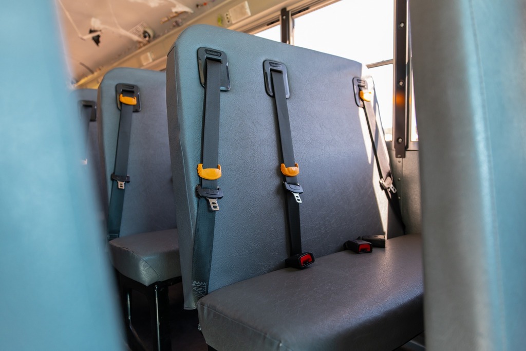 seat belts on school bus
