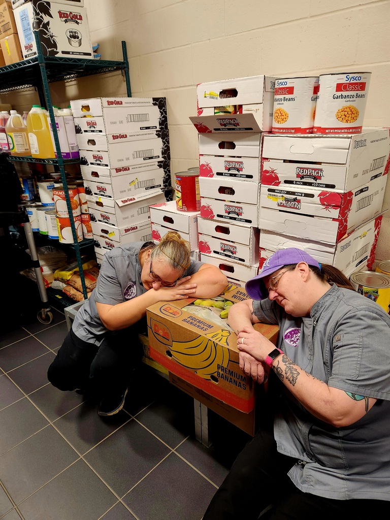 🦃 Thanksgiving Feast = SUCCESS! 🍽️ Yesterday our Dryden Food Service team served 641 meals for our annual Thanksgiving lunch! After roasting, slicing, scooping, serving, smiling, (and maybe sneaking a bite or two 😇)… our School Lunch Heroes are officially EXHAUSTED. 💤