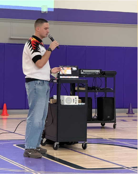 🌍✨ Today our Intermediate students at DES went international! Hawke Gelder, an 11th-grade German exchange student, shared his journey to the USA — from meeting his host family and playing sports, to loving school spirit and discovering new favorite foods 🇺🇸💙 Students asked some GREAT questions and learned that: 🧀 Yes, they do have mac and cheese in Germany 🏓 Table tennis is Hawke’s favorite sport back home ❤️ And while he’s thankful for every experience here, his hometown in Germany is still his favorite place in the world A wonderful reminder of how learning from one another helps us see the world a little bigger. Danke, Hawke, for inspiring us today! 🌟