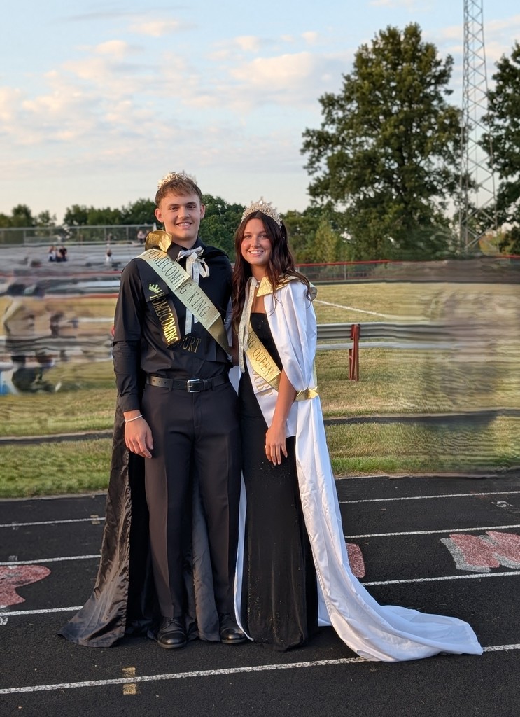 photo of high school homecoming king and queen