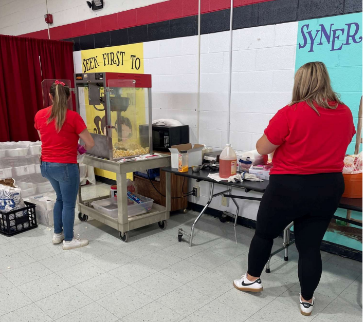 making popcorn in a cafeteria