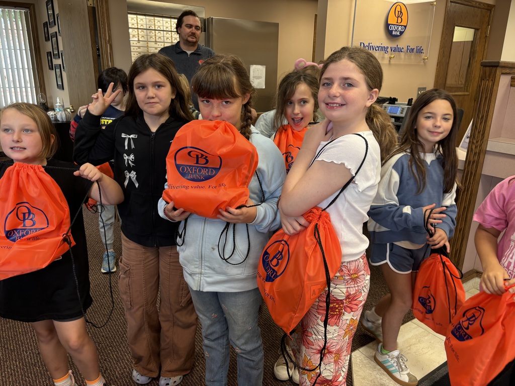 Fourth graders had their LEAF Bank Bound field trip this morning. We learned about banking and savings at the Dryden location of the Oxford Bank. Thanks to the Oxford Bank and Lapeer County Community Foundation!  @TMobile @drydencardinals #FN5GL #Sweepstakes #proudcardinal