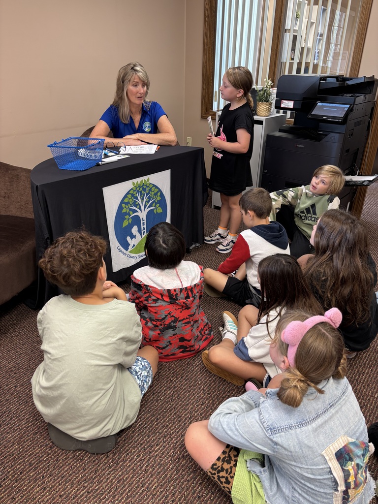 Fourth graders had their LEAF Bank Bound field trip this morning. We learned about banking and savings at the Dryden location of the Oxford Bank. Thanks to the Oxford Bank and Lapeer County Community Foundation!  @TMobile @drydencardinals #FN5GL #Sweepstakes #proudcardinal