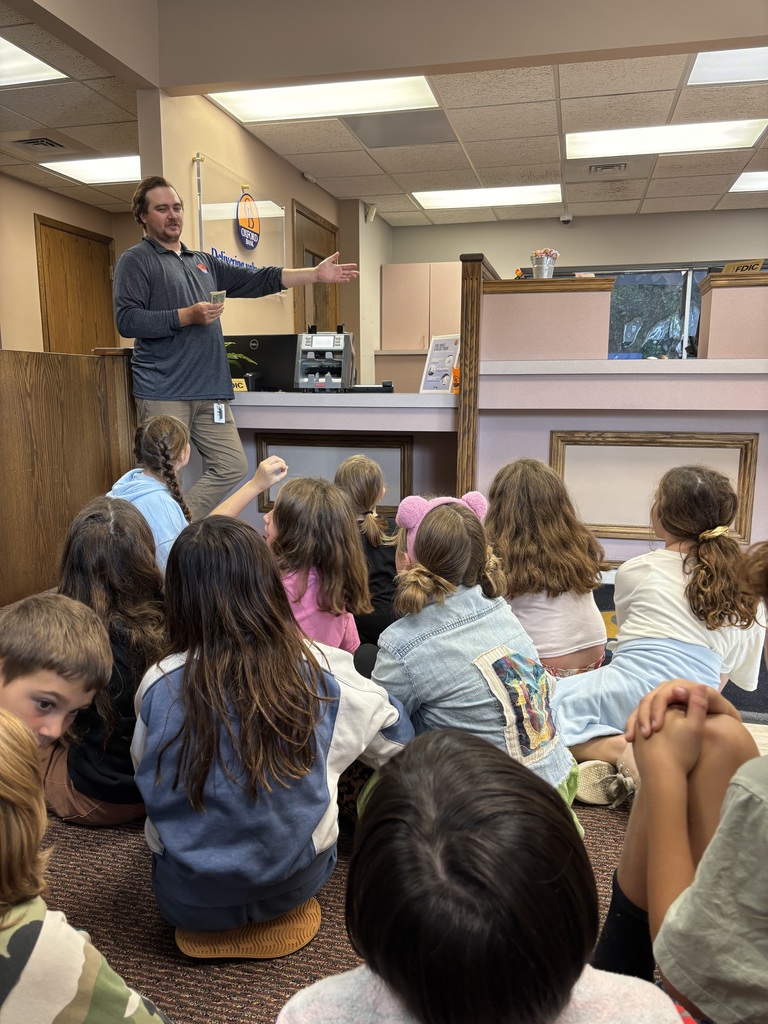 Fourth graders had their LEAF Bank Bound field trip this morning. We learned about banking and savings at the Dryden location of the Oxford Bank. Thanks to the Oxford Bank and Lapeer County Community Foundation!  @TMobile @drydencardinals #FN5GL #Sweepstakes #proudcardinal