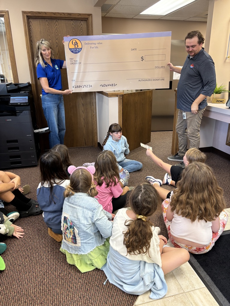 Fourth graders had their LEAF Bank Bound field trip this morning. We learned about banking and savings at the Dryden location of the Oxford Bank. Thanks to the Oxford Bank and Lapeer County Community Foundation!  @TMobile @drydencardinals #FN5GL #Sweepstakes #proudcardinal