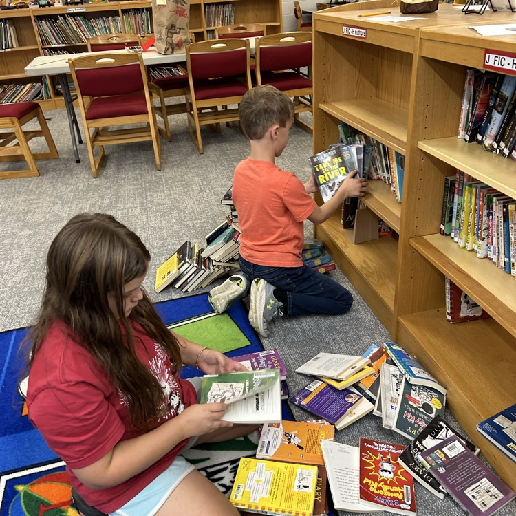The Student Library Board members were assigned their shelves today that they will keep tidy and alphabetically organized. #proudcardinal #growingreaders
