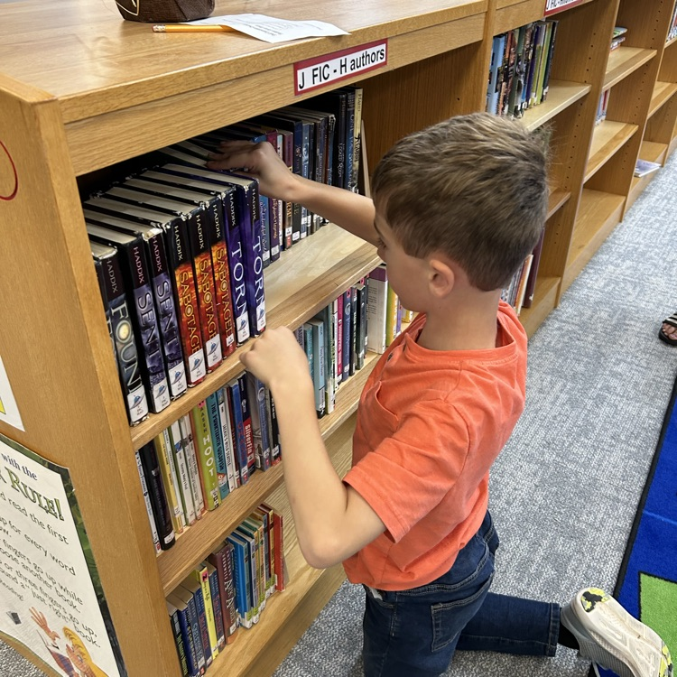 The Student Library Board members were assigned their shelves today that they will keep tidy and alphabetically organized. #proudcardinal #growingreaders
