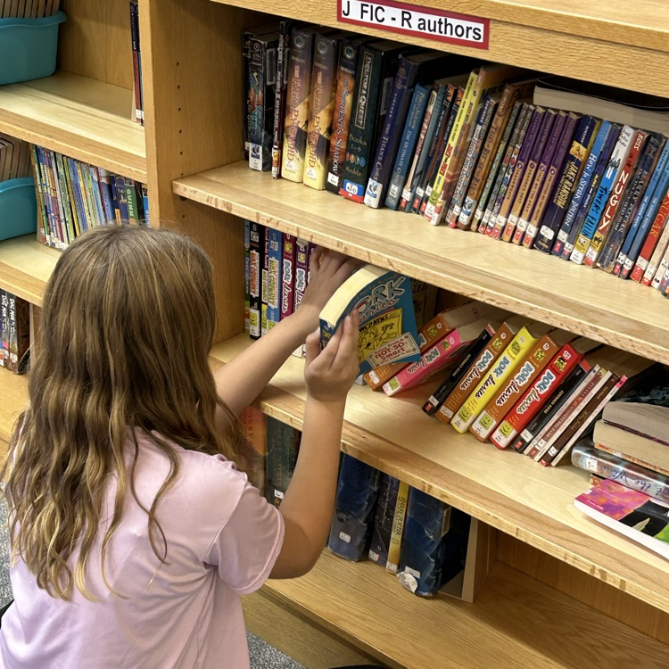 The Student Library Board members were assigned their shelves today that they will keep tidy and alphabetically organized. #proudcardinal #growingreaders