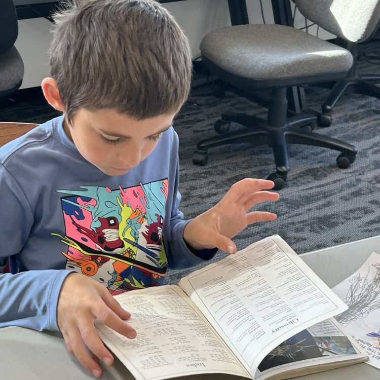 Kindergarten loves picking out their books in the library. #growingreaders #proudcardinal