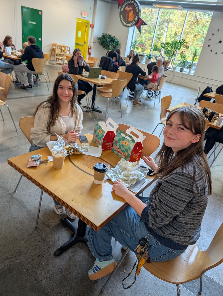 high school students eating lunch
