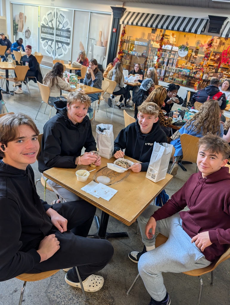 high school students eating lunch