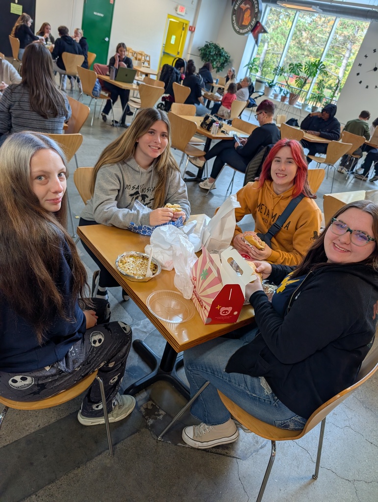 high school students eating lunch