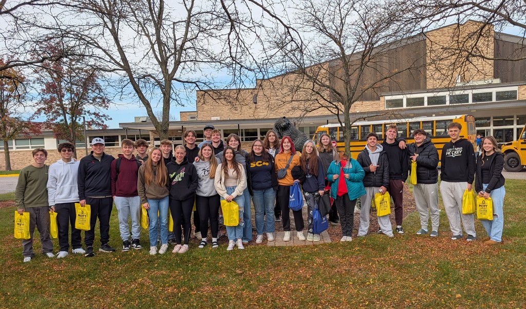 group photo of high school students after attending a college fair