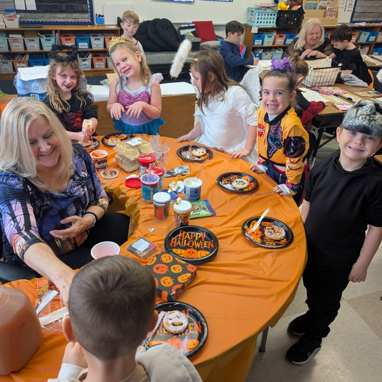 First graders had a great time during their Halloween party! Thank you to everyone that volunteered and donated to make our party amazing!! #proudcardinal