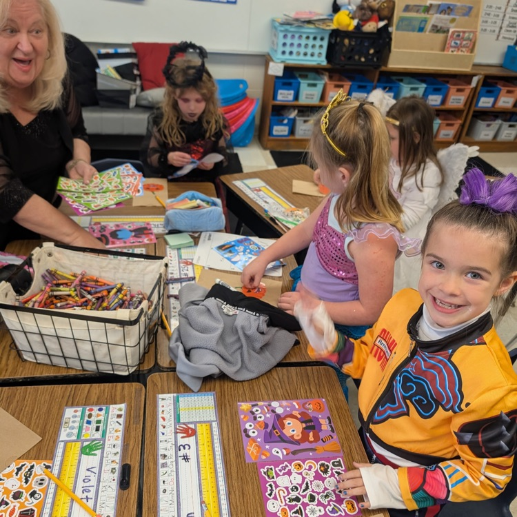 First graders had a great time during their Halloween party! Thank you to everyone that volunteered and donated to make our party amazing!! #proudcardinal