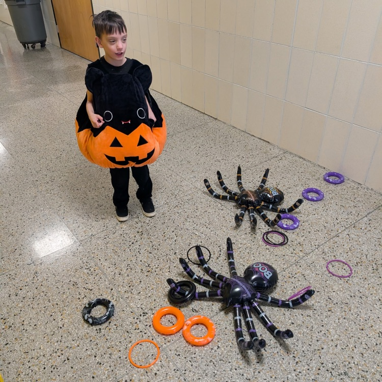 First graders had a great time during their Halloween party! Thank you to everyone that volunteered and donated to make our party amazing!! #proudcardinal