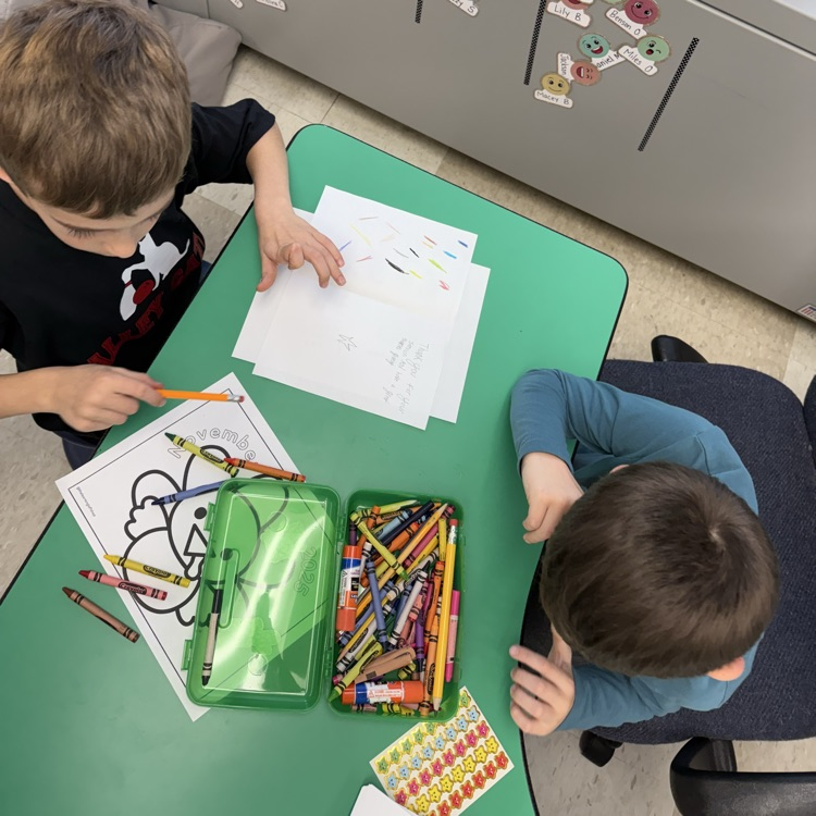 3rd grade and Kindergarten book buddies listened to a read aloud on Veterans Day and made Thank You cards for local Veterans ❤️🤍💙