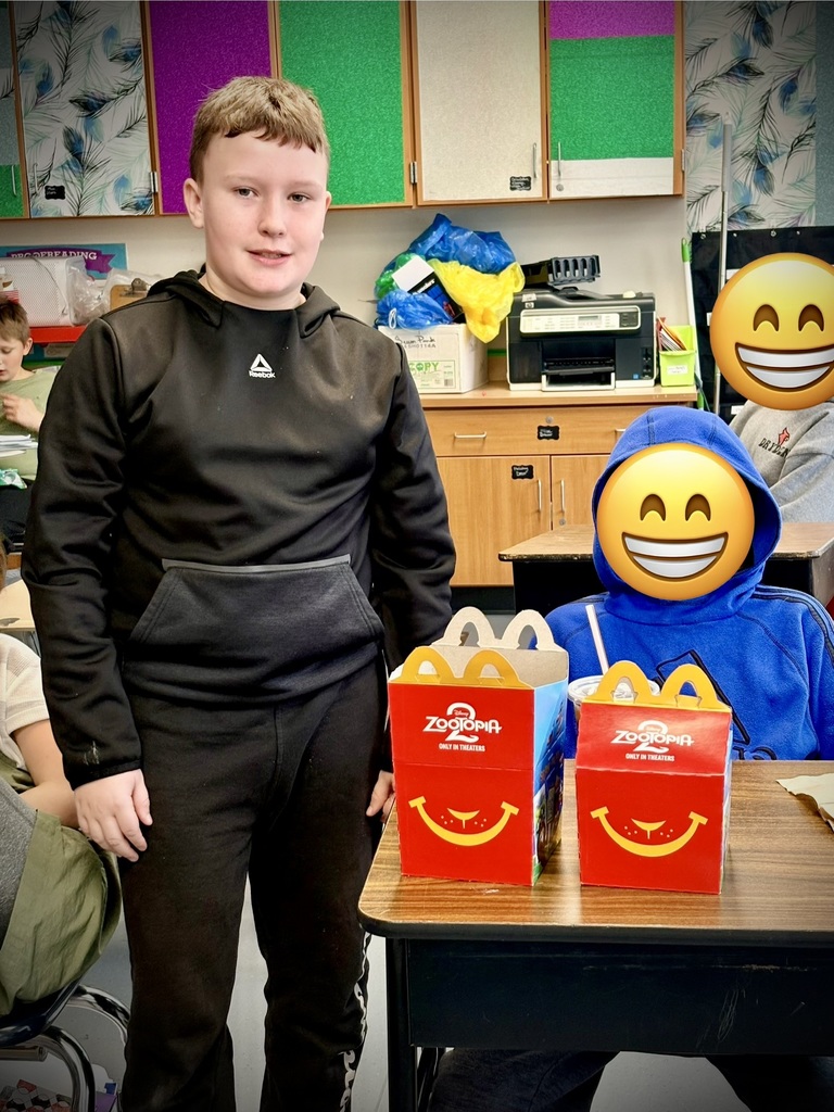 🎃🍭 Boo Bash Champs! 🍭🎃 Our candy-guessing game winners are loving it! Celebrating their sweet victory with Happy Meals, thanks to our friends at Almont McDonald’s! 🍔🍟 Big smiles, full bellies, and plenty of Halloween fun all around! 😄👻💛
