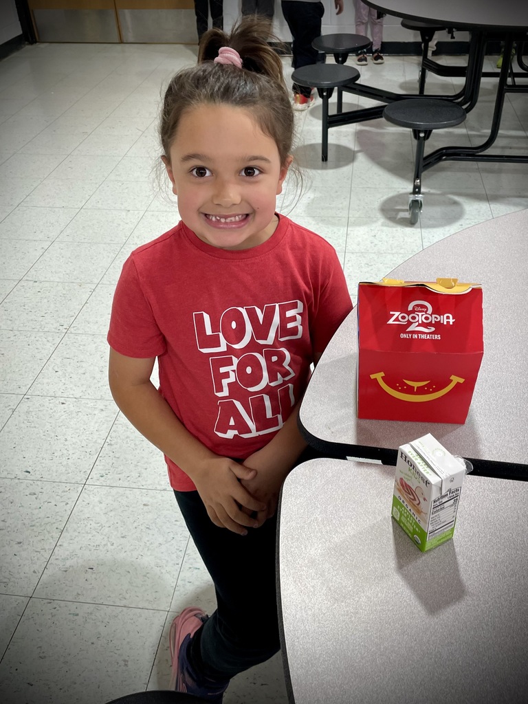 🎃🍭 Boo Bash Champs! 🍭🎃 Our candy-guessing game winners are loving it! Celebrating their sweet victory with Happy Meals, thanks to our friends at Almont McDonald’s! 🍔🍟 Big smiles, full bellies, and plenty of Halloween fun all around! 😄👻💛