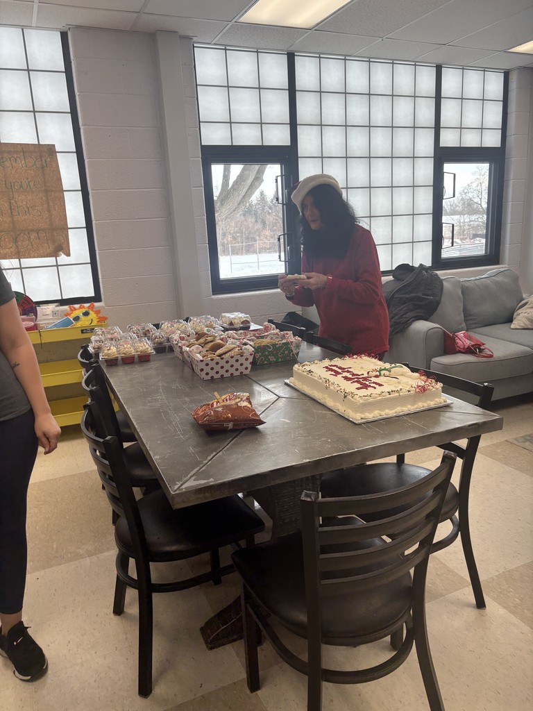 🎄❤️ From Our Hearts to Yours — Thank You! ❤️🎄  On behalf of the PTA, we want to share our deepest gratitude with the incredible businesses and families who helped make our Christmas employee lunch and student surprise so special. Your generosity, kindness, and willingness to give back truly touched our hearts and brought so much joy to our school.  🍽️ Gregg’s Restaurant in Metamora  Thank you for providing such wonderful, delicious food that made our staff feel appreciated and celebrated. 🧁 Sweet Pea’s  Your beautiful and amazing baked treats were made with love and enjoyed by all. 🎂🍕 Buccilli’s Cakes & Pizza  The cherry chip cake was absolutely amazing and such a thoughtful addition. 🥕 That’s It  Thank you for making sure every single student received a healthy snack. Your generosity reached each child in a meaningful way. 🎄💚 The Kurtzhal Family  Thank you for sharing the Grinch costume and helping us surprise our students with a moment they will never forget. The smiles and laughter said it all!  We are beyond grateful to be part of a community filled with such caring, generous, and supportive businesses and families. You helped create memories, spread joy, and remind us how special our school community truly is. 💫  Thank you for making this holiday season so magical. ❤️🎁