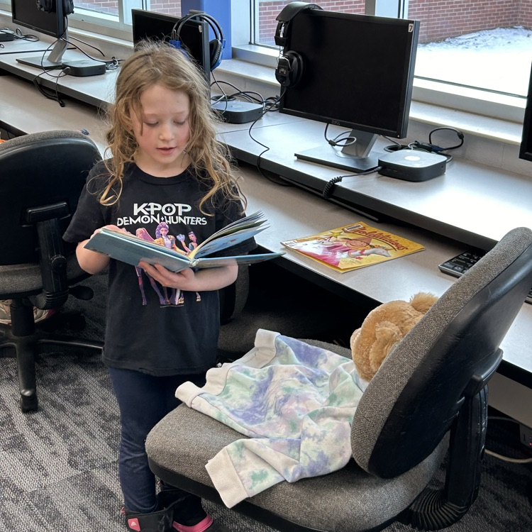 1st graders grabbed a bear buddy this week in the library and read to  it. #growingreaders #proudcardinal