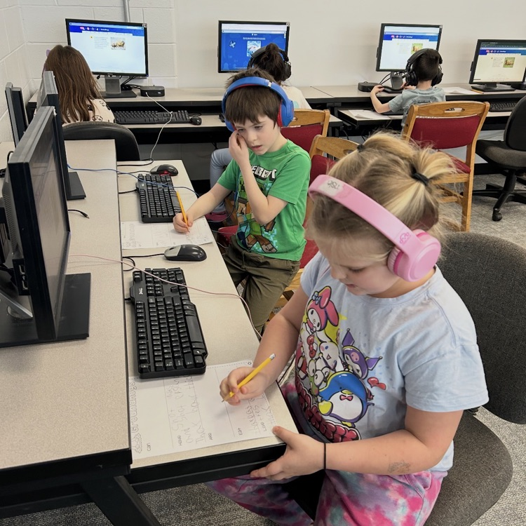 1st graders began their second research activity using the PebbleGo database on the topic of groundhogs. #proudcardinal