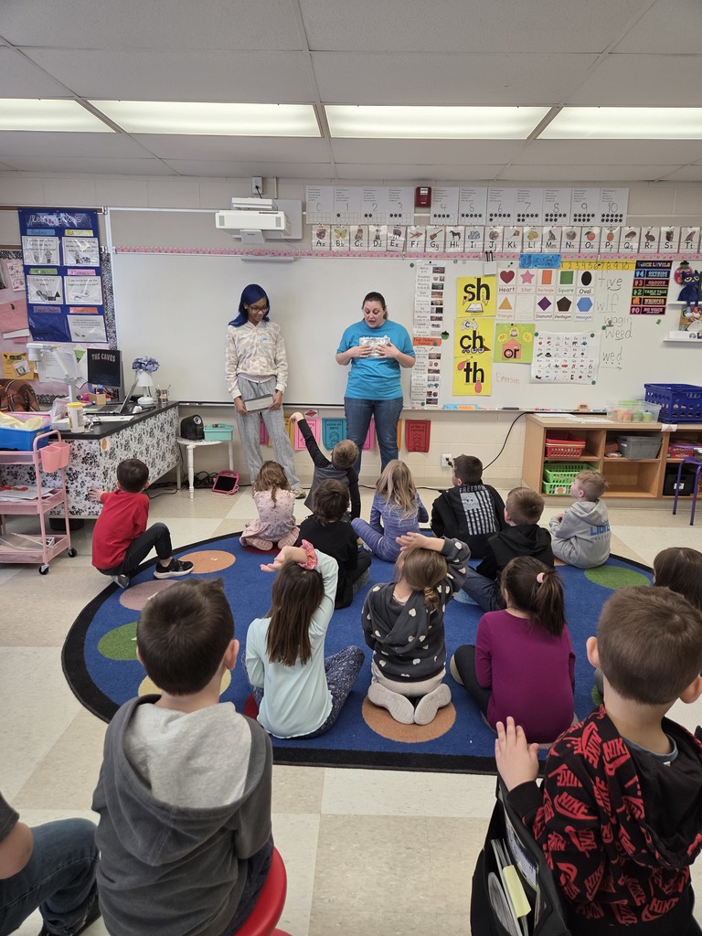 Mrs. Hearold's Kindergarten class had a visit from the Flint Children's Museum to learn about animals and their habitats. 