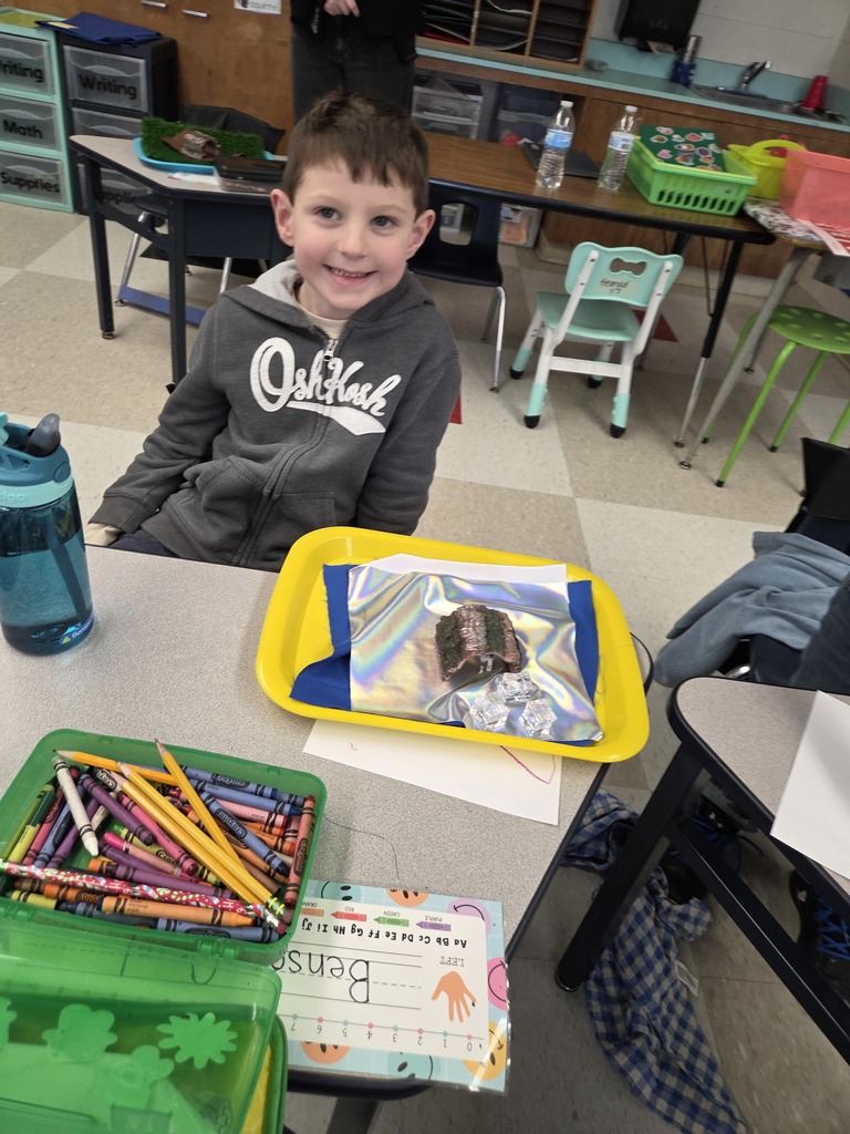 Mrs. Hearold's Kindergarten class had a visit from the Flint Children's Museum to learn about animals and their habitats. 