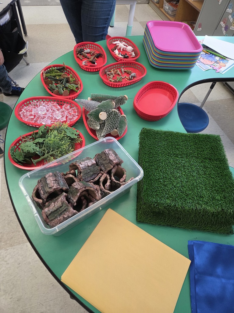 Mrs. Hearold's Kindergarten class had a visit from the Flint Children's Museum to learn about animals and their habitats. 