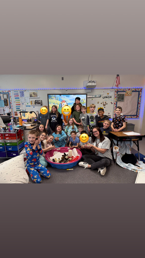 Third grade has been learning about life cycles in science. Mrs. Calvert and Ms. Marsh’s classes hatched baby chicks. To say that the kids had an absolute blast with this is an understatement! A memory they will have forever!🐣