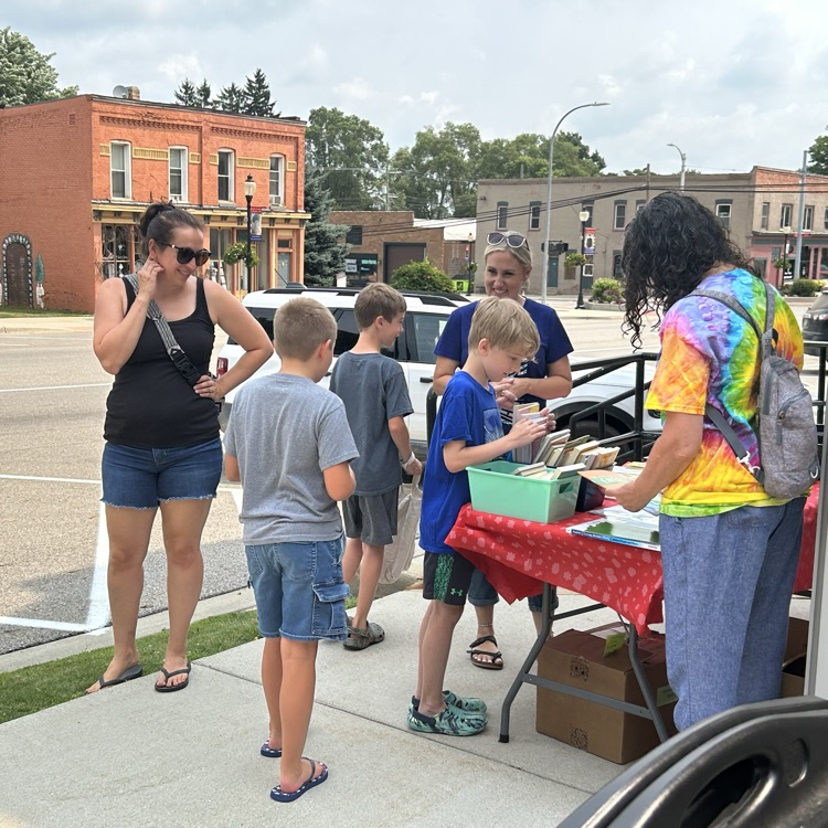 We had some new faces join us at our last Pop-Up Book Swap. #growingreaders #proudcardinal