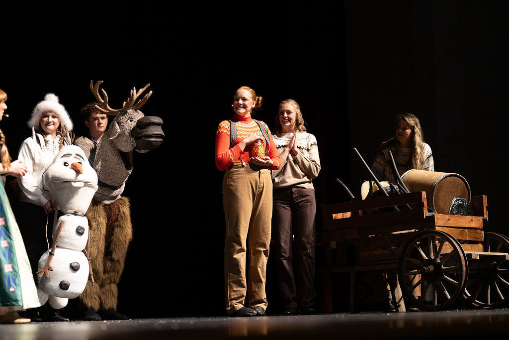 Picture from the play Frozen Jr. 