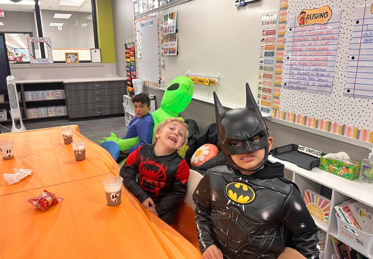 [PART 3/5]   Halloween at Dumas North 🎃  Halloween en Dumas North 🎃