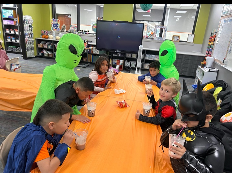 [PART 3/5]   Halloween at Dumas North 🎃  Halloween en Dumas North 🎃