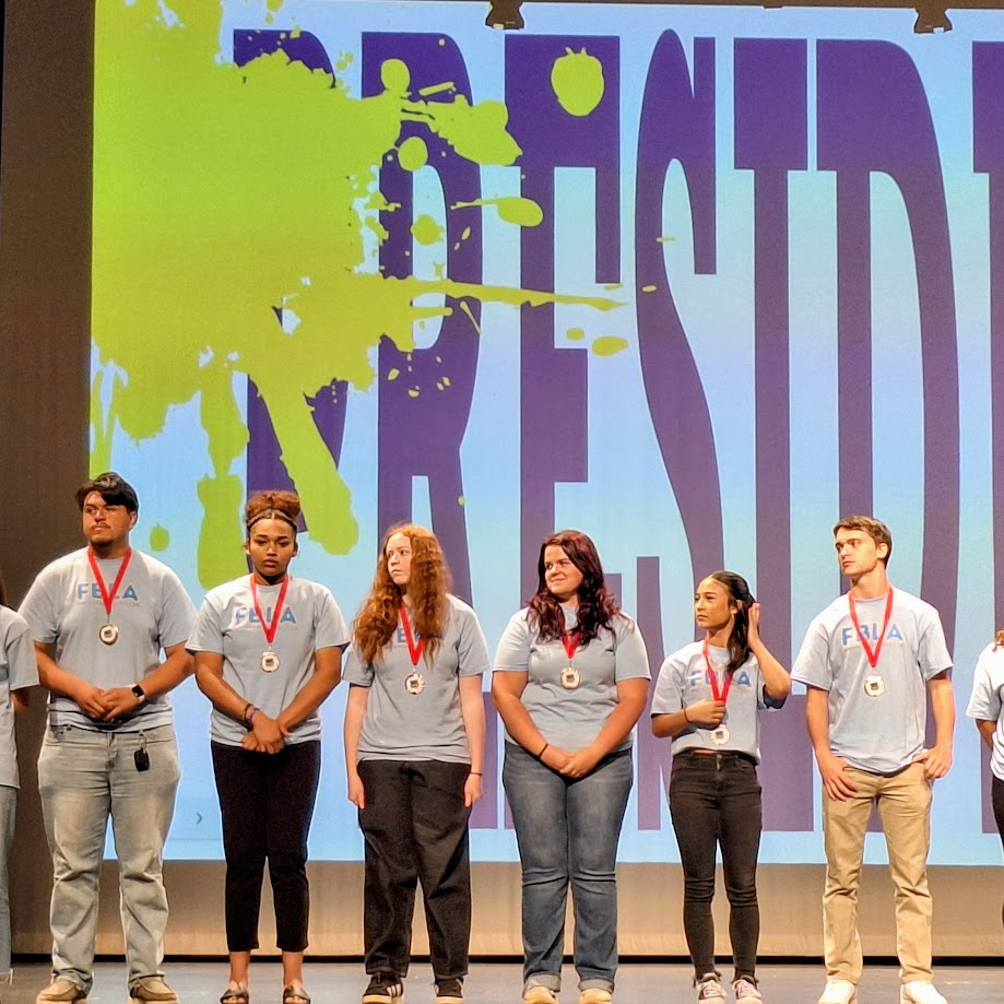 Kendri Broughton received the medal for the 2025-2026 Dumas FBLA President. 