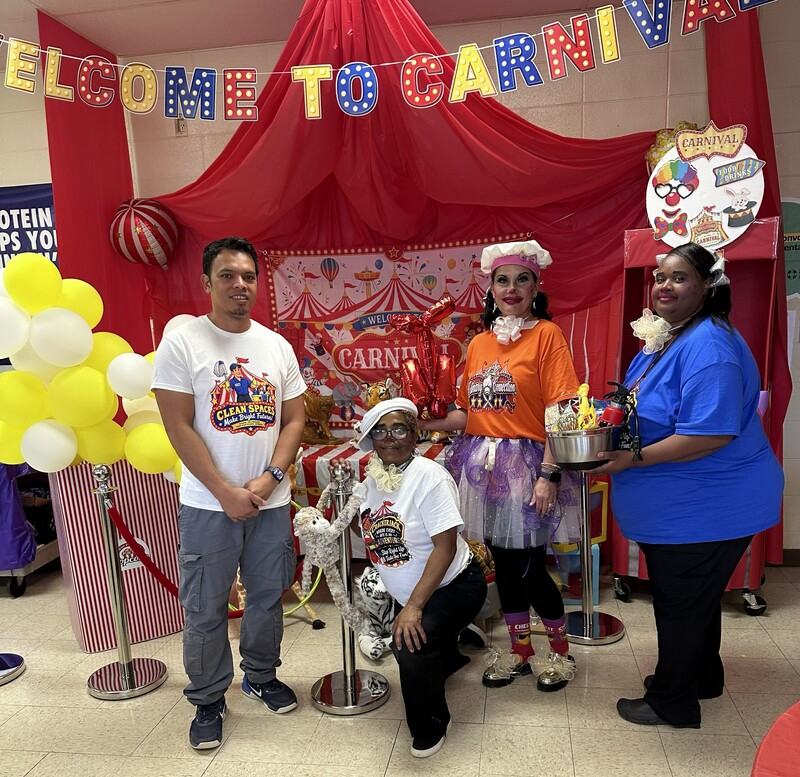 MS Cafeteria staff with food
