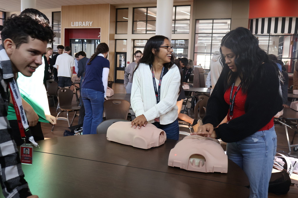 ducnan juniors doing CPR training