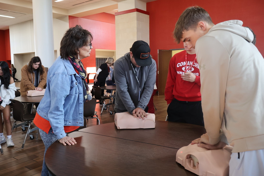 ducnan juniors doing CPR training