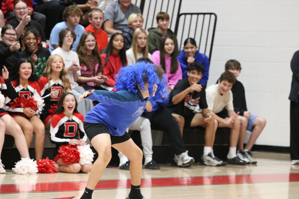 student playing wig snatch