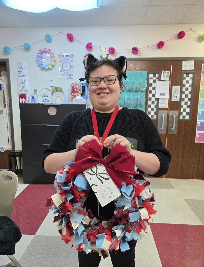 The Structured Learning Class at Duncan High School spent the last week of school creating holiday wreaths and ornaments! We are so grateful to everyone who donated supplies to make this possible. We wish everyone a joyful and relaxing Christmas break!