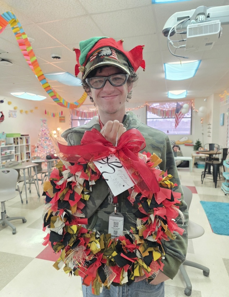 The Structured Learning Class at Duncan High School spent the last week of school creating holiday wreaths and ornaments! We are so grateful to everyone who donated supplies to make this possible. We wish everyone a joyful and relaxing Christmas break!