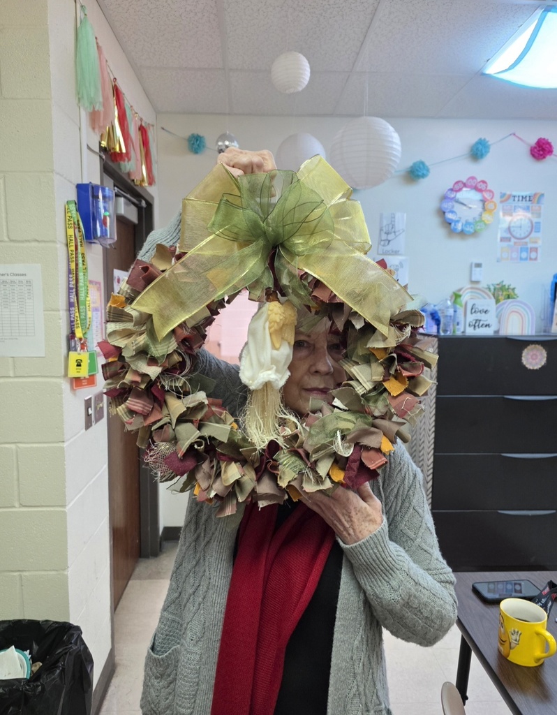 The Structured Learning Class at Duncan High School spent the last week of school creating holiday wreaths and ornaments! We are so grateful to everyone who donated supplies to make this possible. We wish everyone a joyful and relaxing Christmas break!